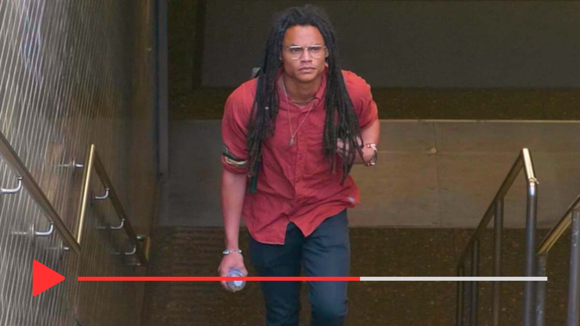 Cómo la vivienda estable y el apoyo al empleo transformaron la vida de Zachary